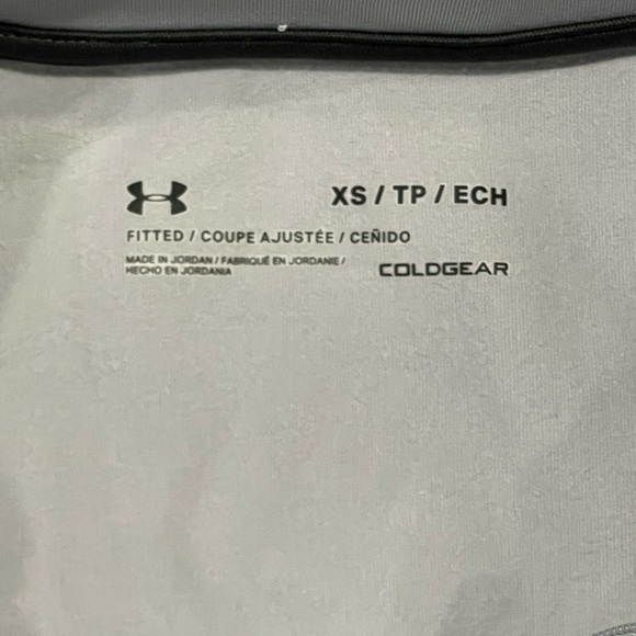 UNDER ARMOUR WOMENS XS  Extra Small FITTED COLDGEAR UA 1/2 ZIP  Pullover GRAY - Picture 3 of 3